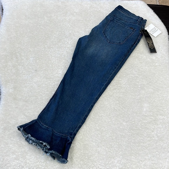 DG2 by Diane Gilman Women's Ruffle Hem Cropped Jeans - Picture 10 of 13